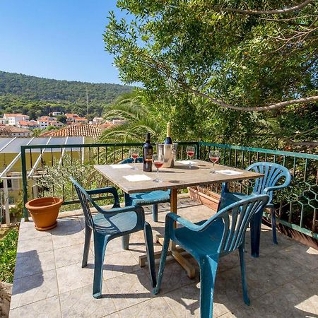 Lovely Apartment In Veli Losinj With Kitchen Esterno foto