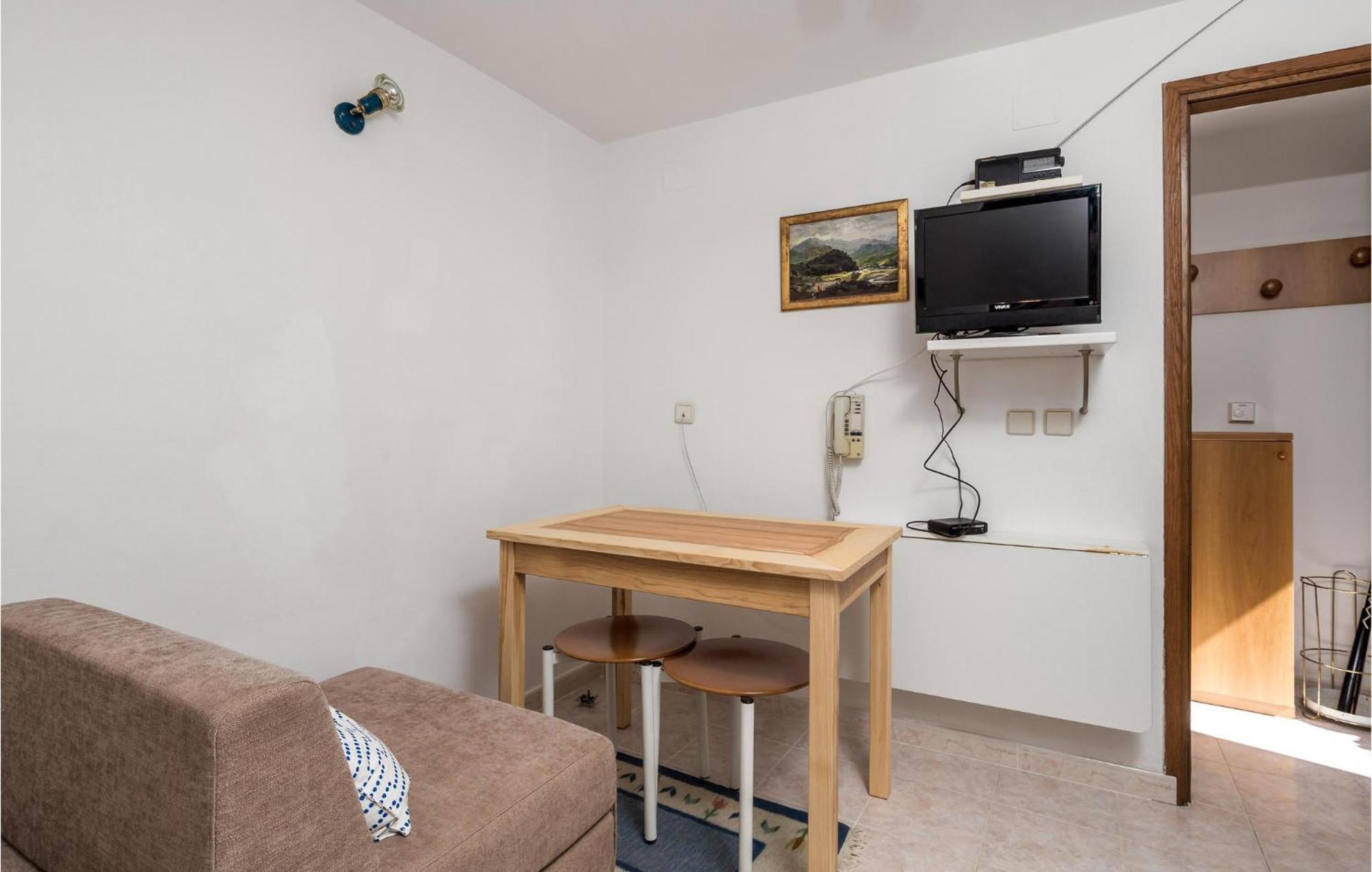 Lovely Apartment In Veli Losinj With Kitchen Esterno foto