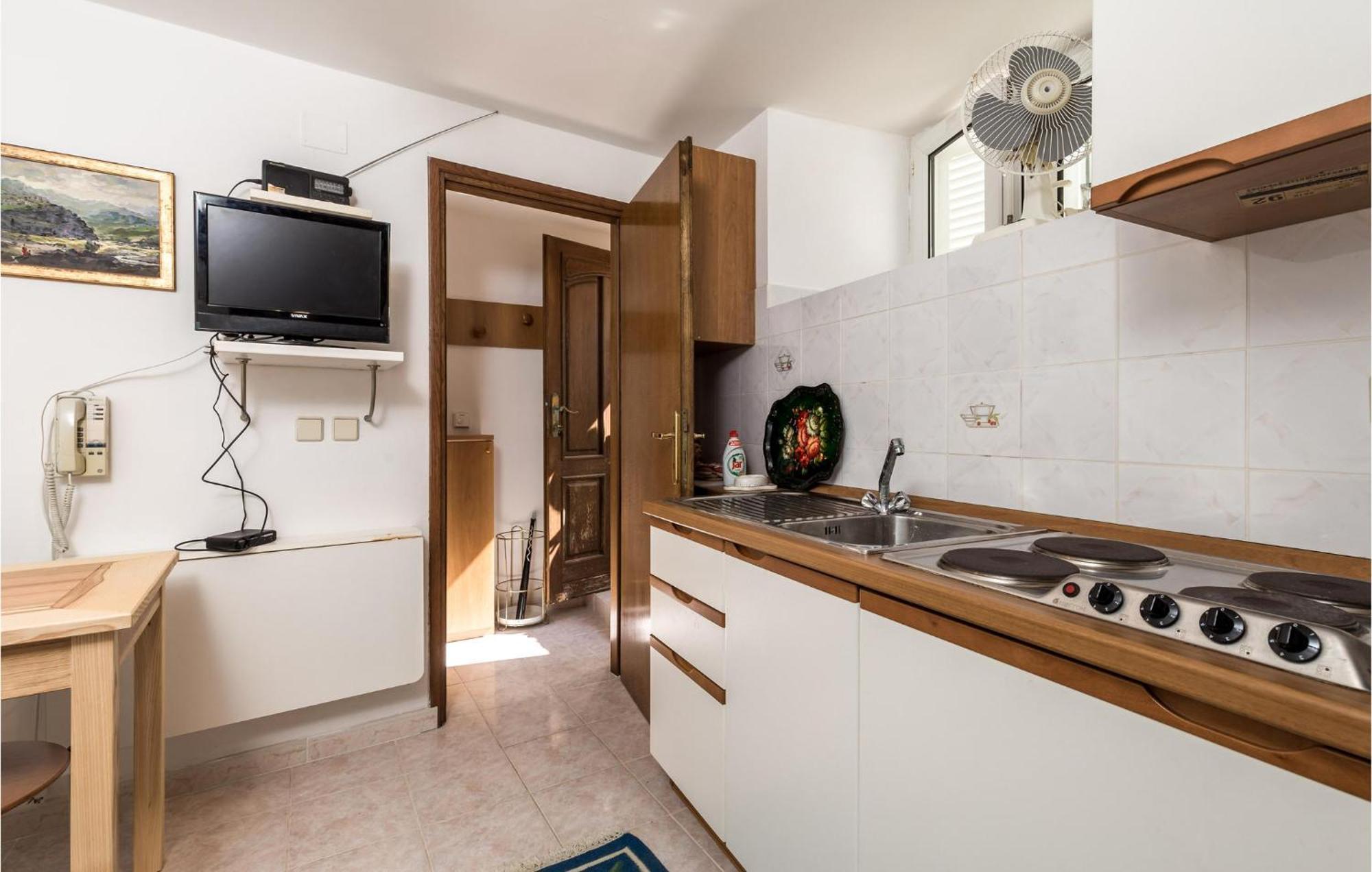Lovely Apartment In Veli Losinj With Kitchen Esterno foto