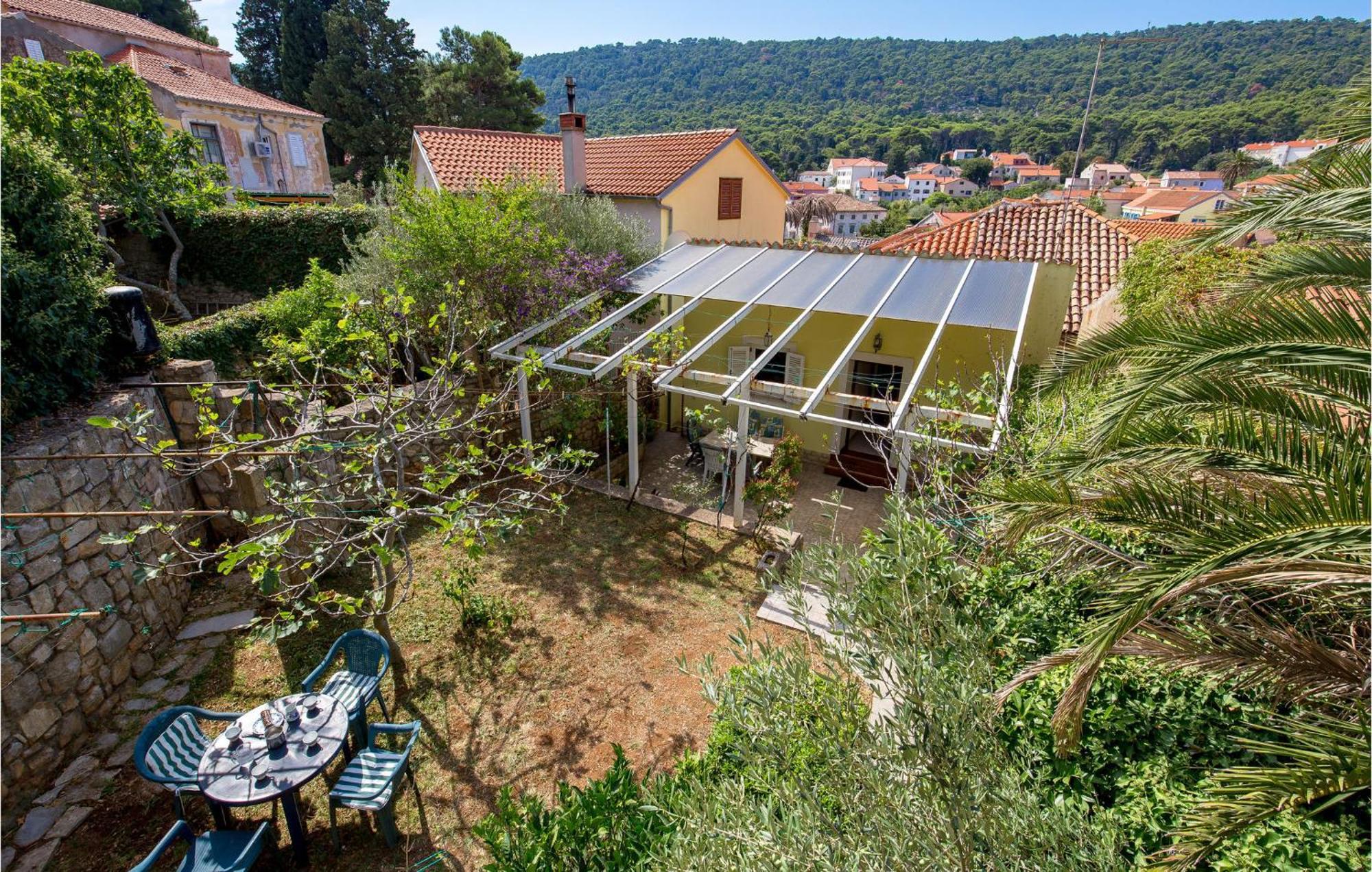 Lovely Apartment In Veli Losinj With Kitchen Esterno foto