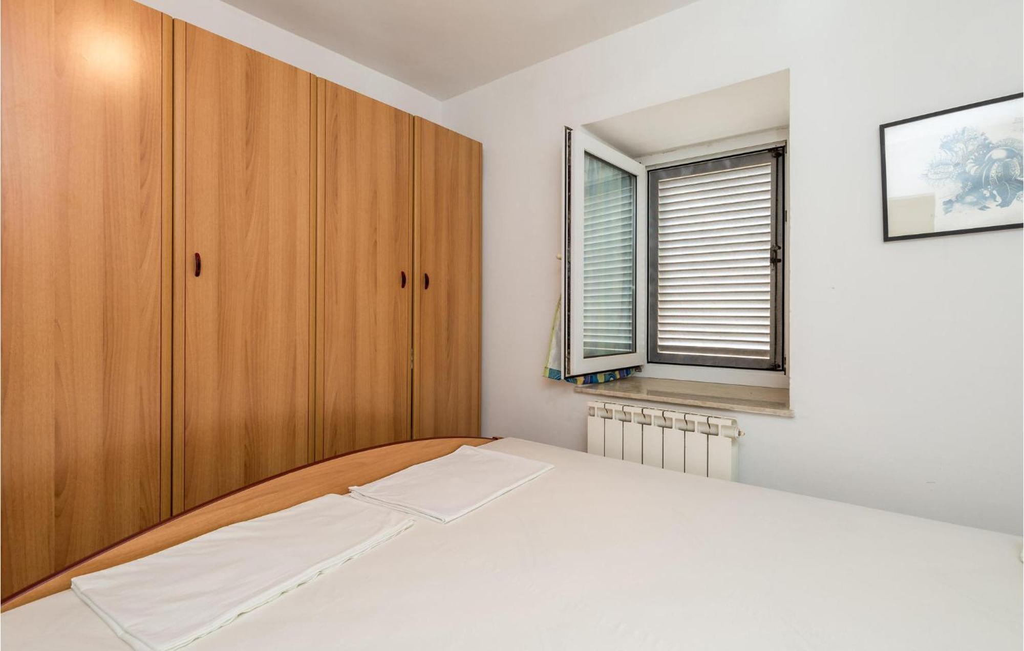 Lovely Apartment In Veli Losinj With Kitchen Esterno foto