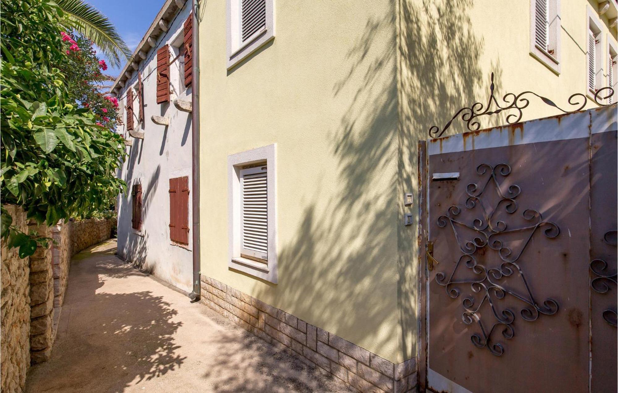 Lovely Apartment In Veli Losinj With Kitchen Esterno foto