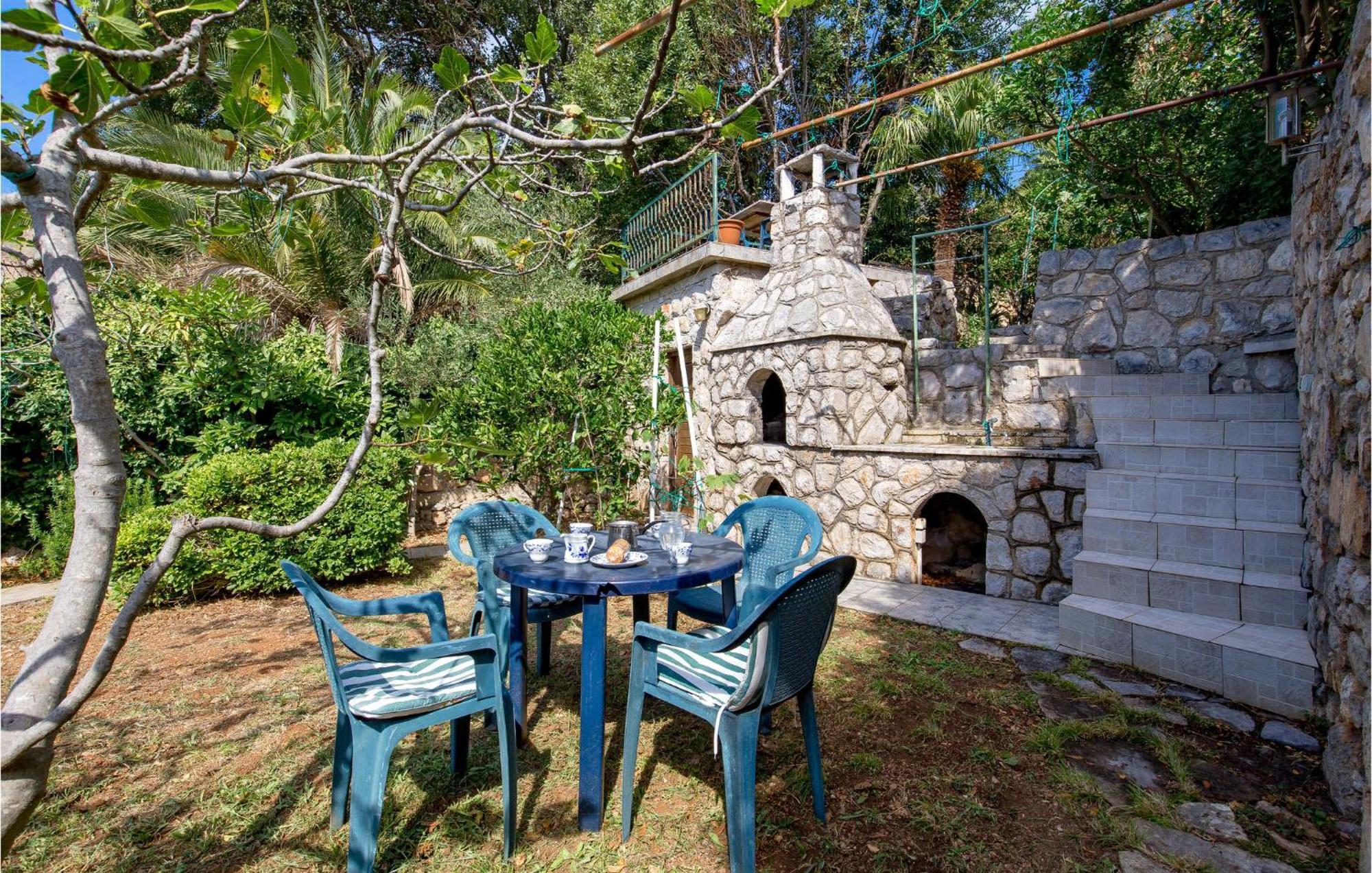 Lovely Apartment In Veli Losinj With Kitchen Esterno foto