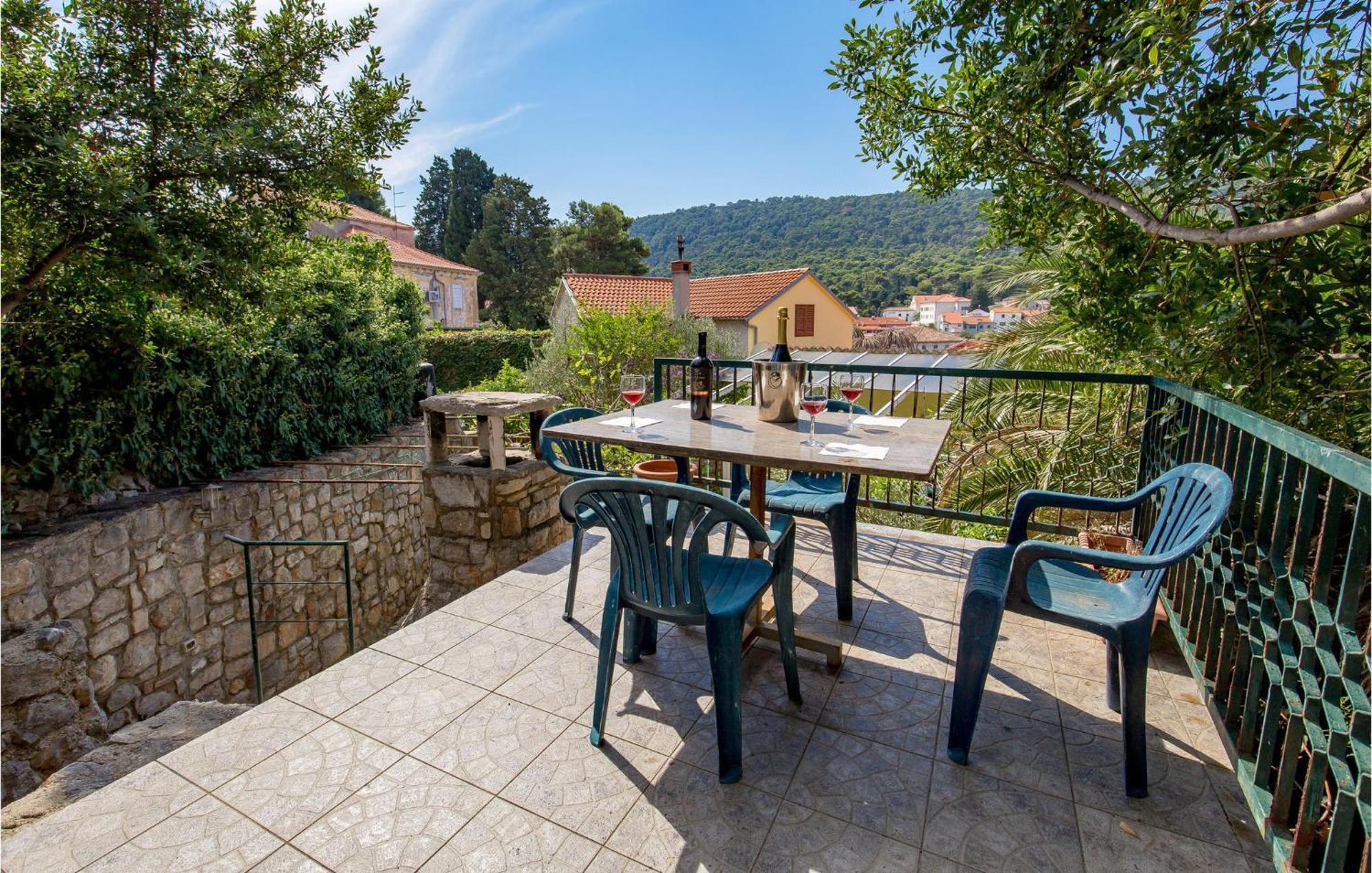 Lovely Apartment In Veli Losinj With Kitchen Esterno foto